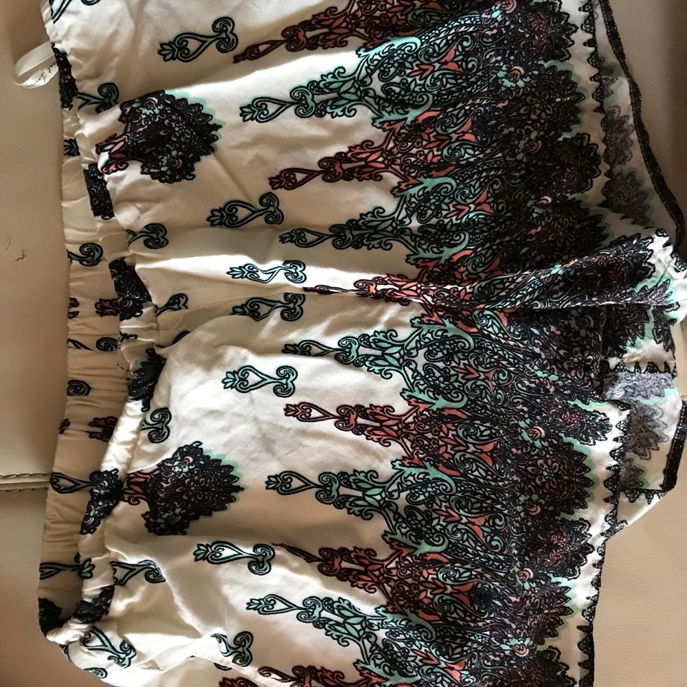 Floral shorts with elastic on top